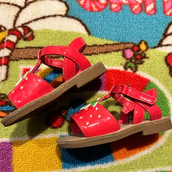Gymboree girls 👧 strawberry 🍓 sandals - Picture 2 of 5